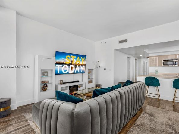 2600 E Hallandale Beach Blvd T3302, Hallandale Beach FL 33009