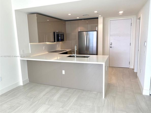 2000 Metropica Way 1605, Sunrise FL 33323