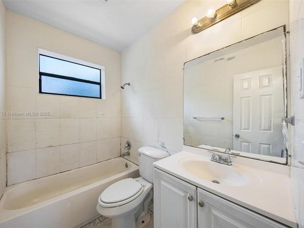 2410 NW 170th Ter, Miami Gardens FL 33056