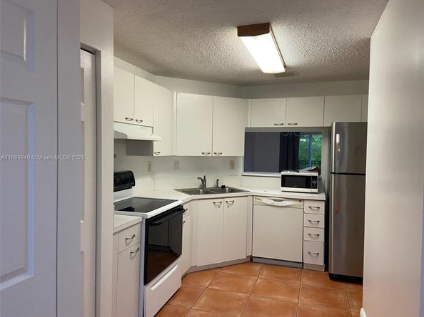10030 Hammocks Blvd 2033, Miami FL 33196