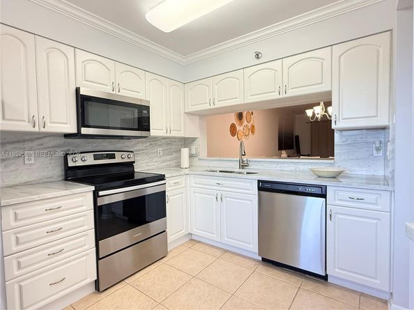 2206 S Cypress Bend Dr 508, Pompano Beach FL 33069