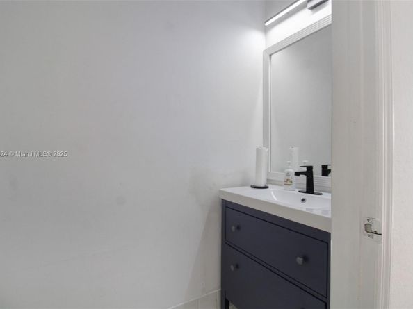 3330 NE 13th Cir Dr 11122, Homestead FL 33033