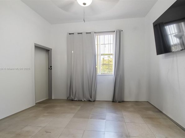 3330 NE 13th Cir Dr 11122, Homestead FL 33033