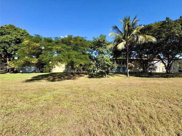 7310 NW 1st St 105, Margate FL 33063