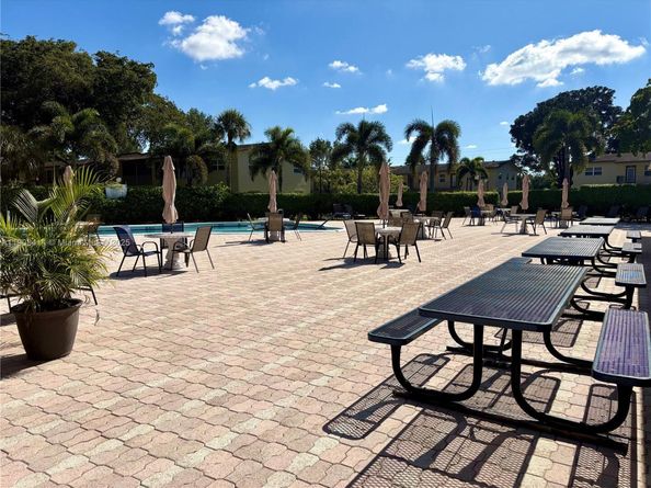 7310 NW 1st St 105, Margate FL 33063