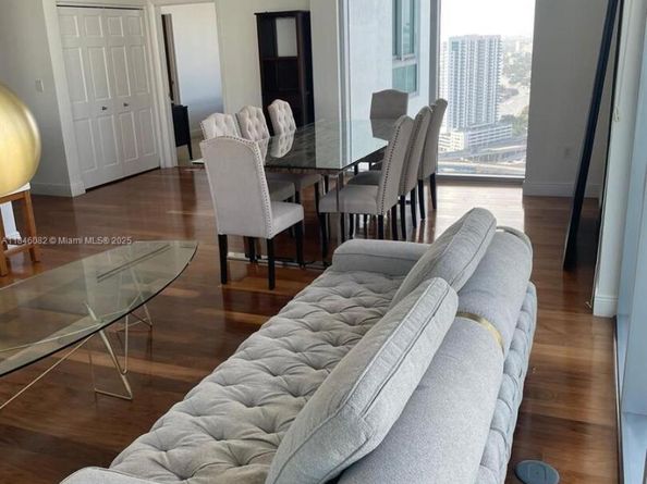 90 SW 3rd St 3504, Miami FL 33130