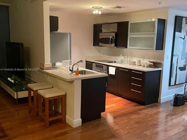 90 SW 3rd St 3504, Miami FL 33130