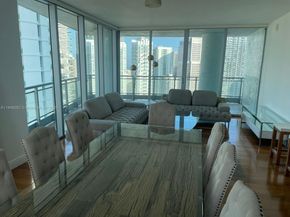 90 SW 3rd St 3504, Miami FL 33130
