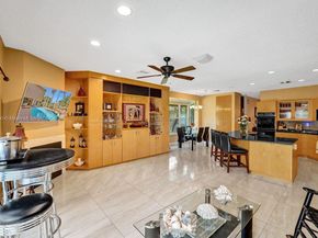 9940 SW 4th St, Plantation FL 33324