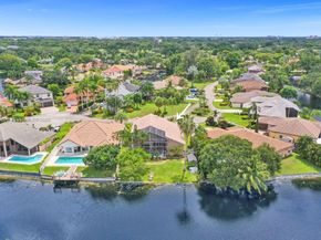 9940 SW 4th St, Plantation FL 33324