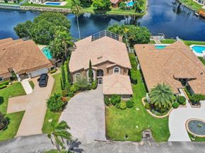 9940 SW 4th St, Plantation FL 33324