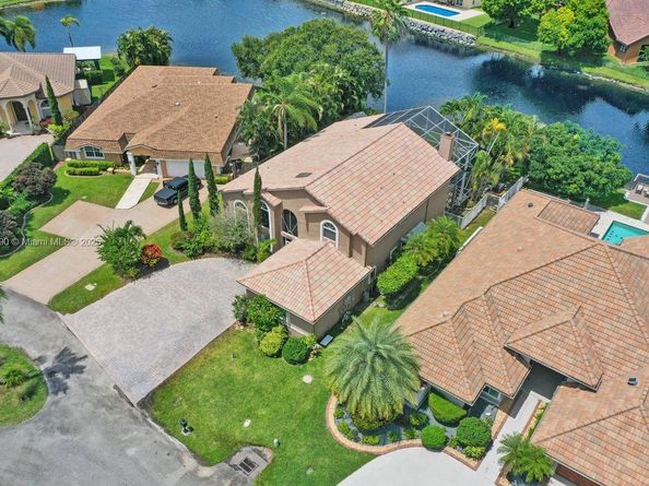 9940 SW 4th St, Plantation FL 33324
