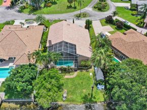 9940 SW 4th St, Plantation FL 33324