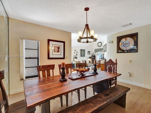 9940 SW 4th St, Plantation FL 33324