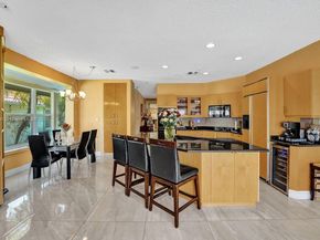 9940 SW 4th St, Plantation FL 33324