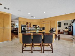 9940 SW 4th St, Plantation FL 33324