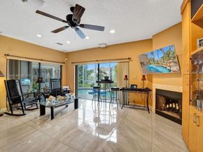 9940 SW 4th St, Plantation FL 33324