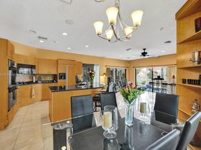 9940 SW 4th St, Plantation FL 33324