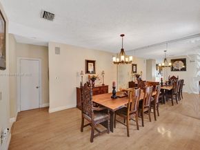 9940 SW 4th St, Plantation FL 33324