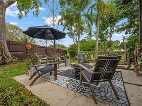 10101 Woodbury Ct, Pembroke Pines FL 33026
