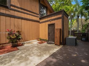 10101 Woodbury Ct, Pembroke Pines FL 33026