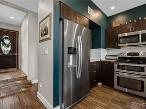 10101 Woodbury Ct, Pembroke Pines FL 33026