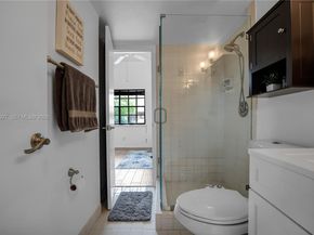 10101 Woodbury Ct, Pembroke Pines FL 33026