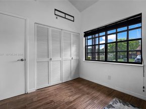 10101 Woodbury Ct, Pembroke Pines FL 33026