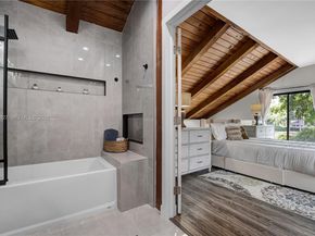 10101 Woodbury Ct, Pembroke Pines FL 33026