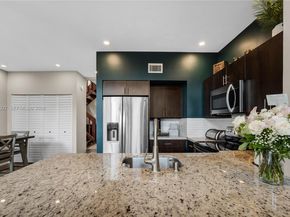 10101 Woodbury Ct, Pembroke Pines FL 33026