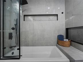 10101 Woodbury Ct, Pembroke Pines FL 33026