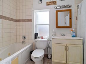 5740 Lincoln St, Hollywood FL 33021