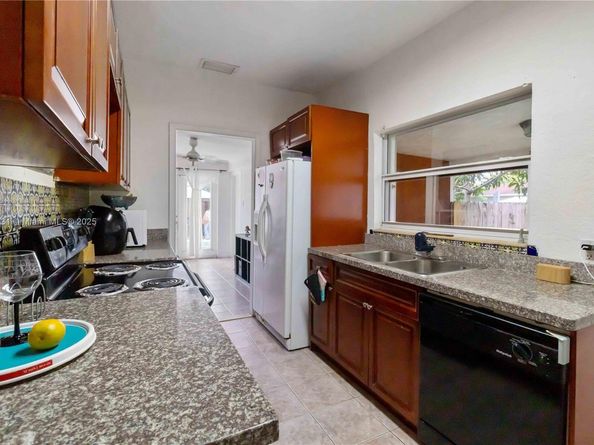 5740 Lincoln St, Hollywood FL 33021