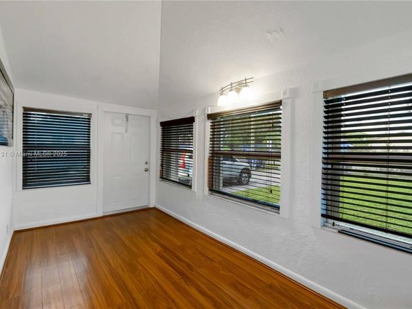 5740 Lincoln St, Hollywood FL 33021