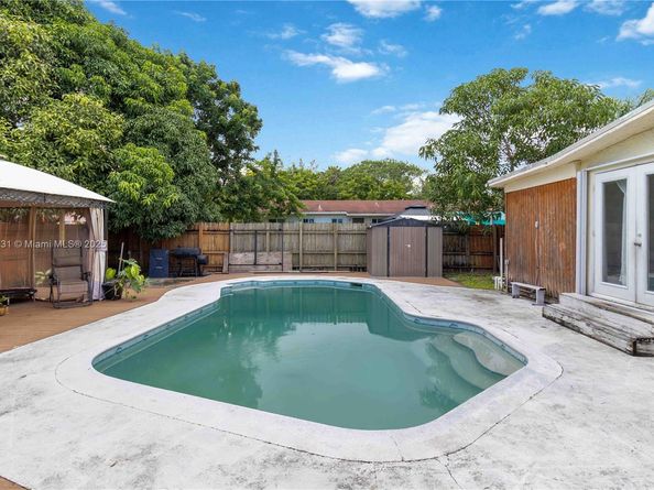 5740 Lincoln St, Hollywood FL 33021