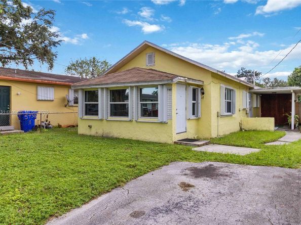 5740 Lincoln St, Hollywood FL 33021