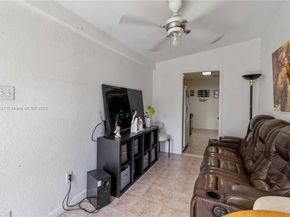 5740 Lincoln St, Hollywood FL 33021
