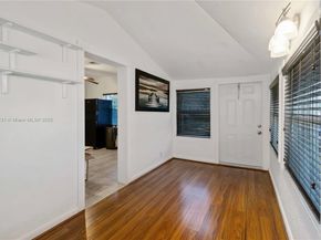 5740 Lincoln St, Hollywood FL 33021