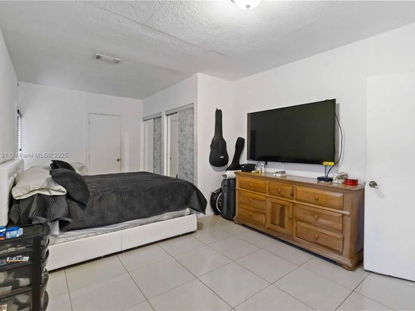 5740 Lincoln St, Hollywood FL 33021