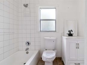 5740 Lincoln St, Hollywood FL 33021