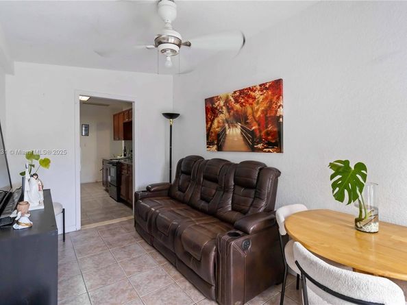 5740 Lincoln St, Hollywood FL 33021