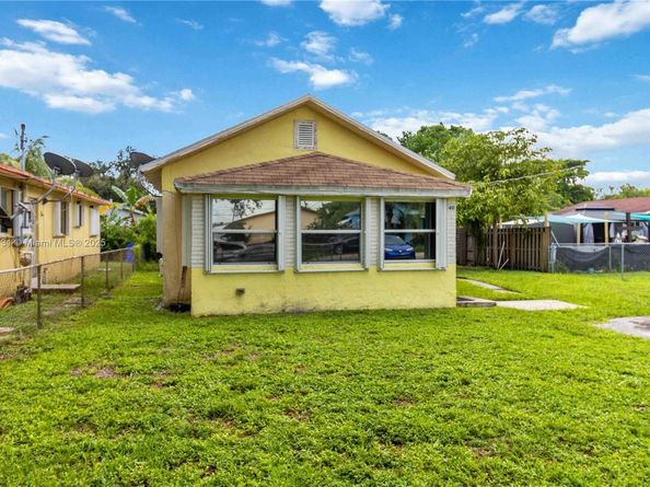 5740 Lincoln St, Hollywood FL 33021