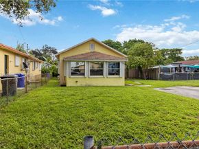 5740 Lincoln St, Hollywood FL 33021