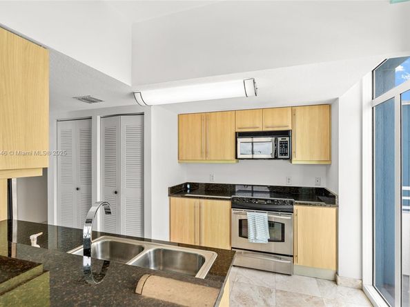 7600 Collins Ave 1208, Miami Beach FL 33141