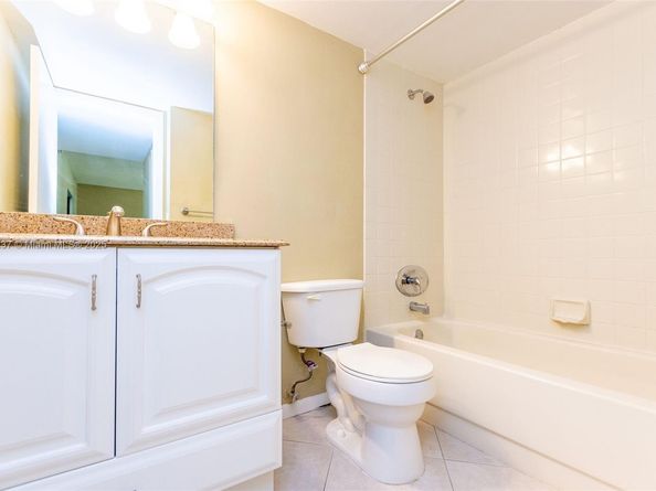 5721 Riverside Dr 202B5, Coral Springs FL 33067