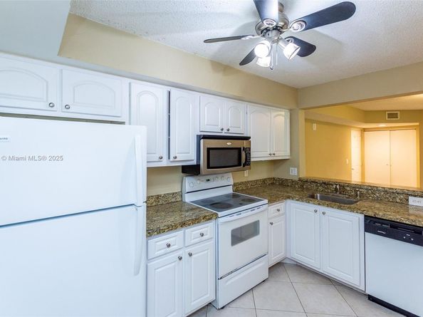 5721 Riverside Dr 202B5, Coral Springs FL 33067