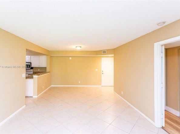 5721 Riverside Dr 202B5, Coral Springs FL 33067