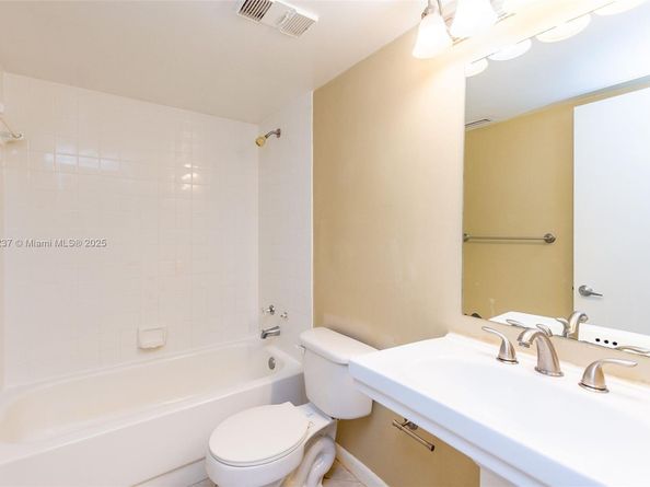 5721 Riverside Dr 202B5, Coral Springs FL 33067