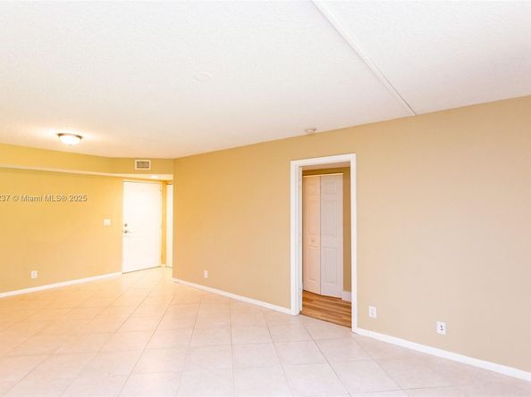 5721 Riverside Dr 202B5, Coral Springs FL 33067