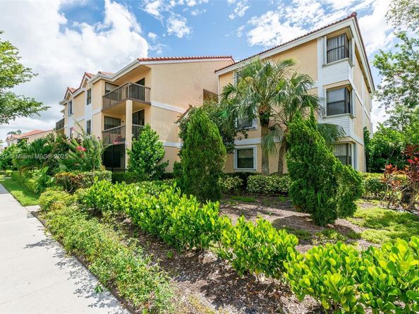 5721 Riverside Dr 202B5, Coral Springs FL 33067